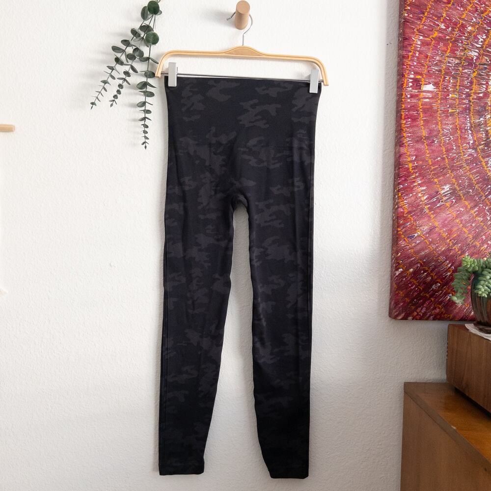 Spanx Camo Leggings Black and Gray Size Large